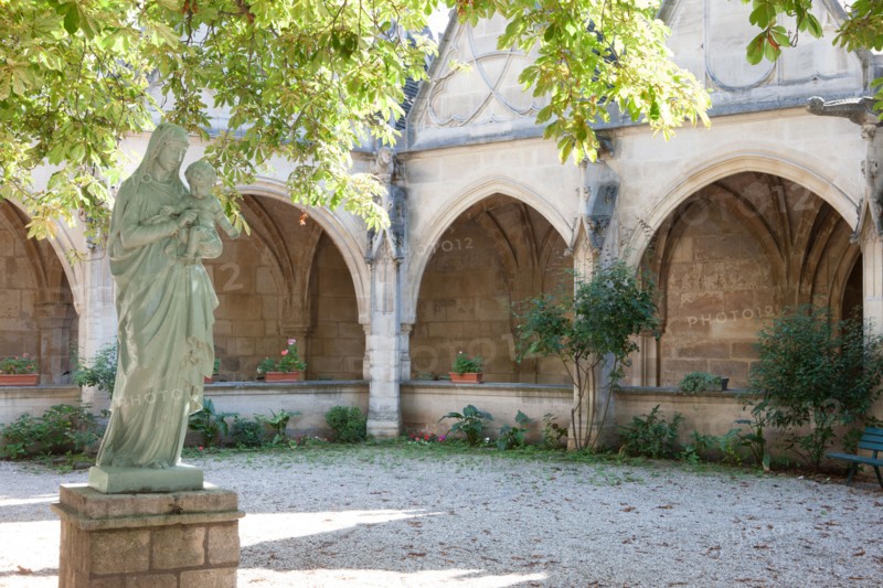 France, Ile de France, Paris 5e arrondissement, cloitre de l'eglise Saint-Severin, ancien charnier, cimetiere, voutes,