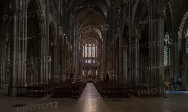 France, Ile de France, Seine Saint Denis, basilique de Saint-Denis, necropole des rois de France, nef, choeur, architecture gothique,