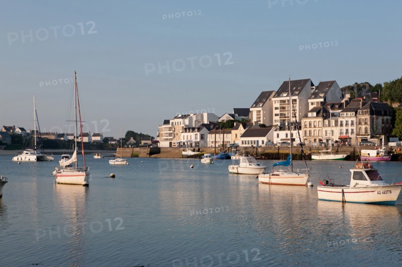 France, région Bretagne, Brittany, Finistère, Cap Sizun, Audierne, port, face à Plouhinec,