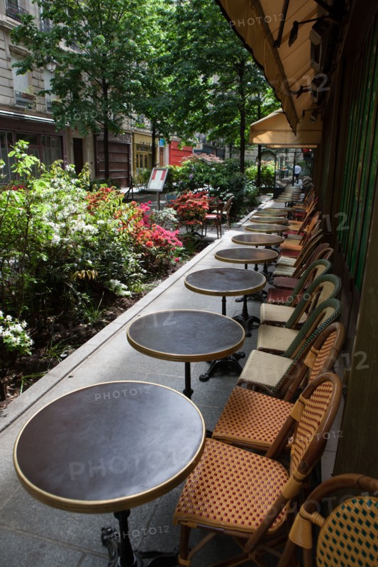 France, Région Ile de France, Paris 4e arrondissement, le Marais, Rue du Trésor, fleurs et terrasses,