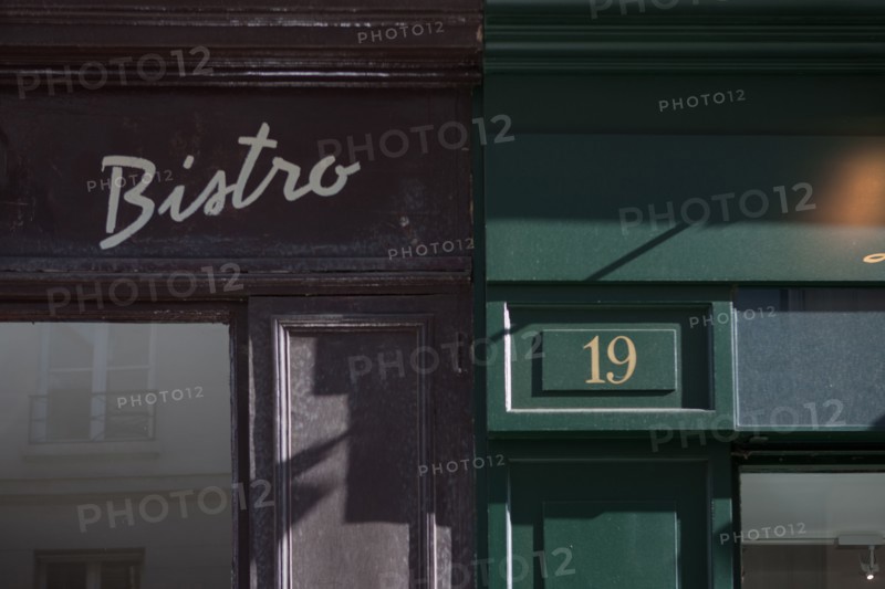 France, Région Ile de France, Paris 6e arrondissement, Rue Racine, deux boutiques, bistro