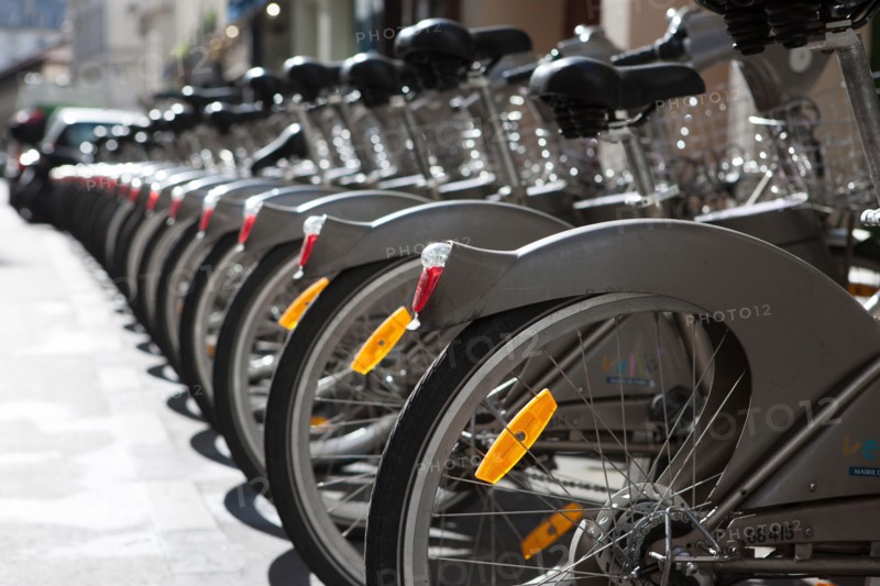 France, Région Ile de France, Paris 6e arrondissement, Rue Saint Sulpice, détail d'une station velib',