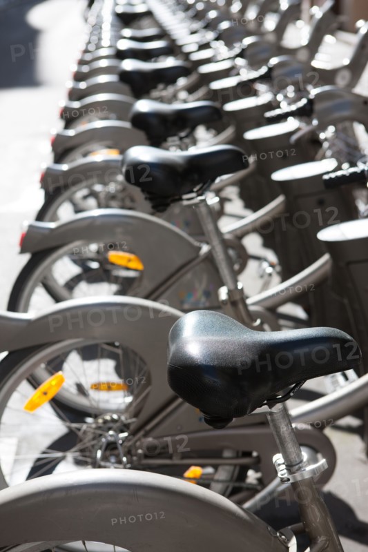 France, Région Ile de France, Paris 6e arrondissement, Rue Saint Sulpice, détail d'une station velib',