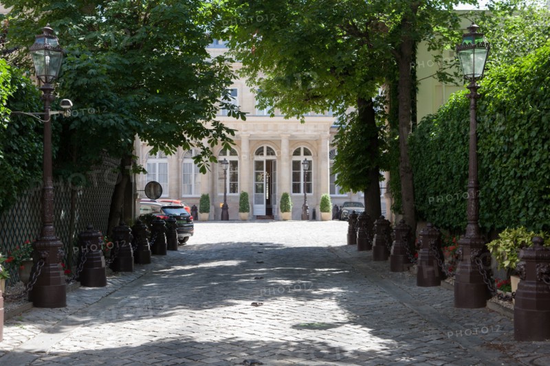Paris 7e arrondissement,  57 rue Saint Dominique