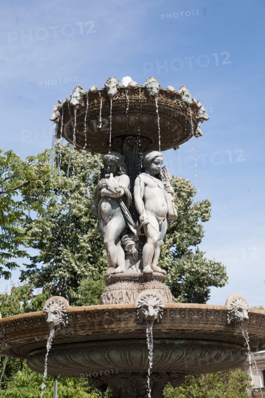 France, Région Ile de France, Paris 8e arrondissement, jardins des Champs Elysées, fontaine
