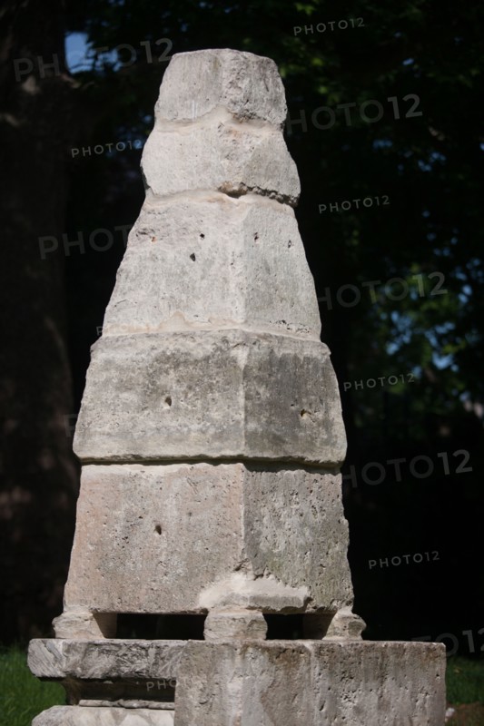 France, Région Ile de France, Paris 8e arrondissement, Parc Monceau, pyramide, fabrique, égyptomanie,