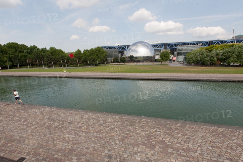 France, Région Ile de France, Paris 19e arrondissement, Parc de la Villette, Géode, Canal de l'Ourcq,