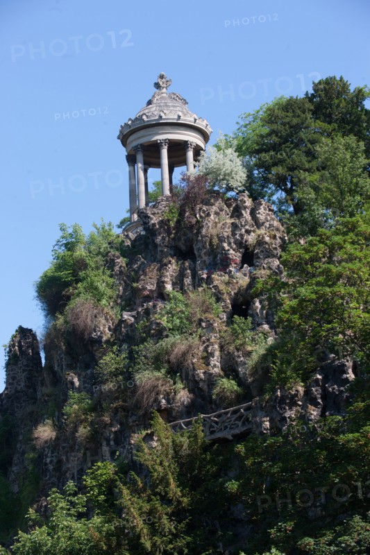 France, Région Ile de France, Paris 19e arrondissement, Parc des Buttes Chaumont, jardin, Ville de Paris, environnement, Second Empire, temple, fabrique, sommet du rocher,