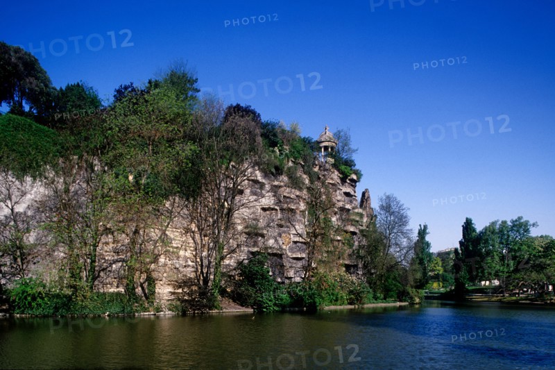 Parc Des Buttes Chaumont, Lac et Cascades