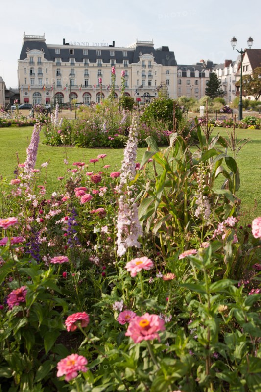 Cabourg, Place Du Casino Et Grand Hôtel