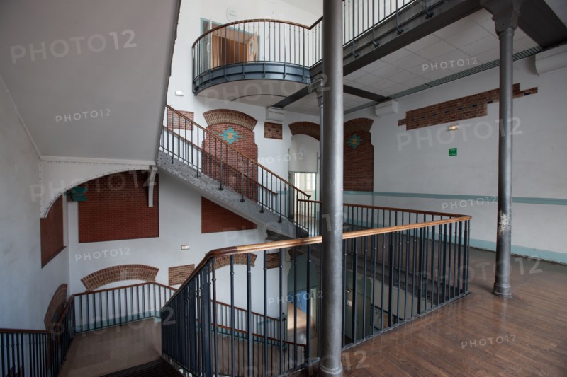 Lycée Voltaire, Paris