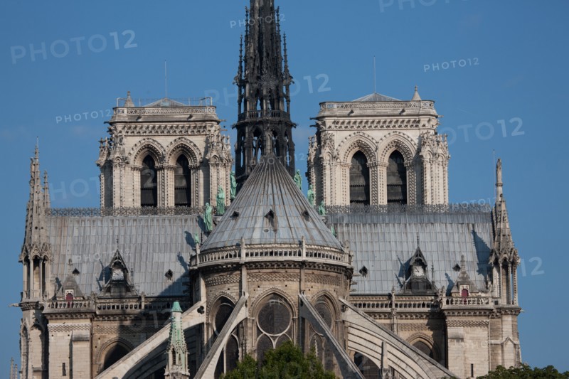 Chevet de la Cathédrale Notre Dame, Fleche Et Tours