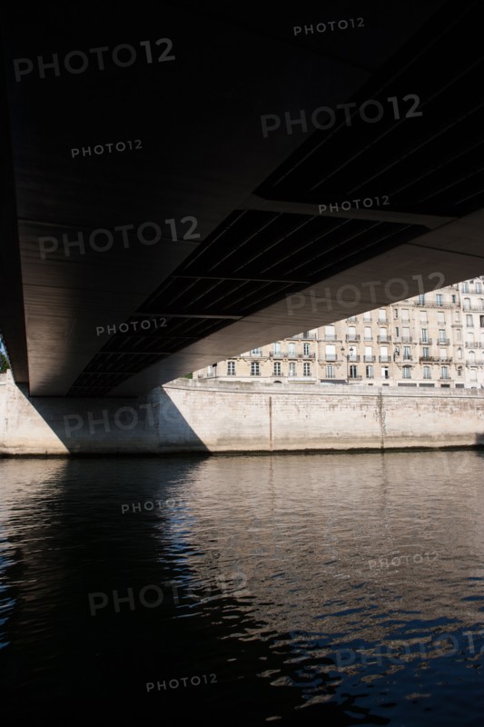 L'Ile De La Cité, Quai Aux Flleurs Depuis le quai D'Orleans