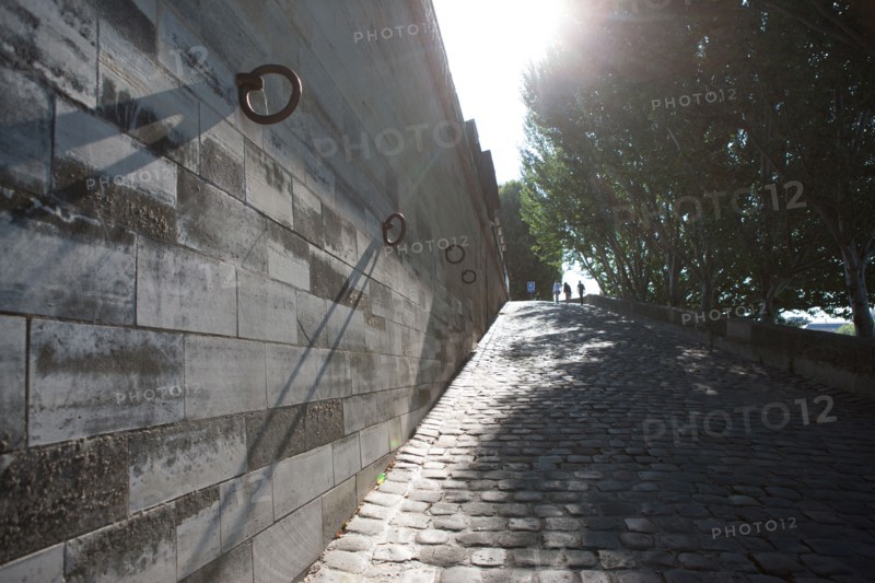 Quai Francois Mitterrand (Quai Des Tuileries) Berges de Seine, Paves