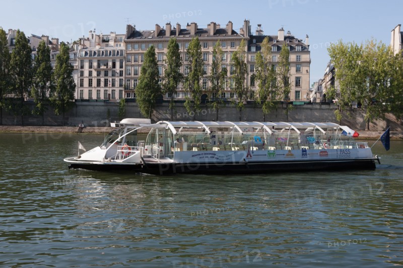 Quai Francois Mitterrand (Quai Des Tuileries) Berges de Seine, Embarcadere Batobus