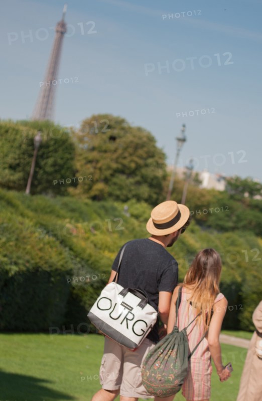 Jardin Des Tuileries, Couple De Touristes