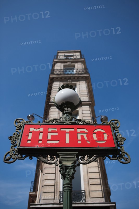 Rue La Fayette, Métro Chaussee D'Antin
