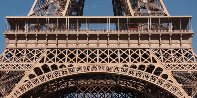 Tour Eiffel, Detail Des Motifs Au Niveau Du 1er Etage