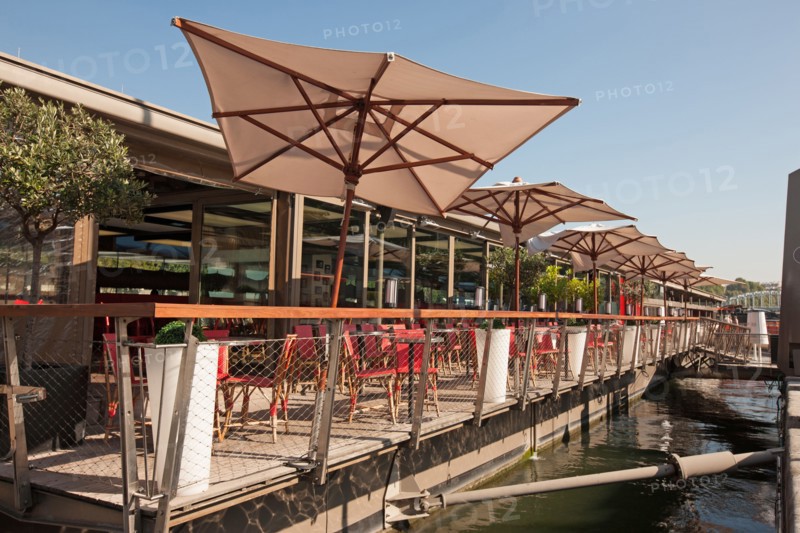 Promenade du Quai Branly, Port