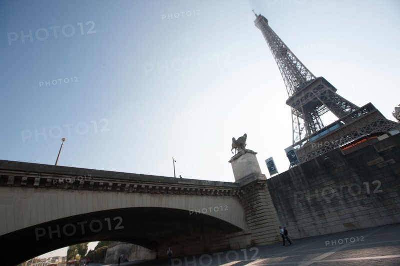 Promenade du Quai Branly, Port