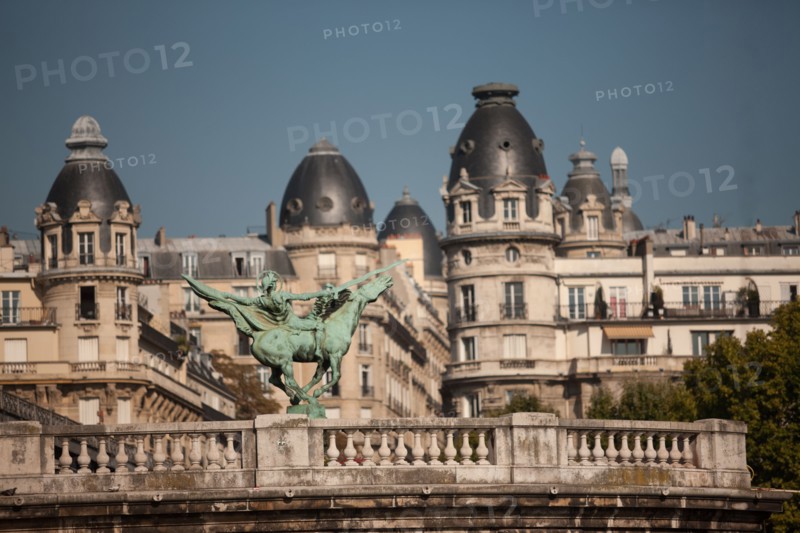Seine, Pont De Bir Hakeim