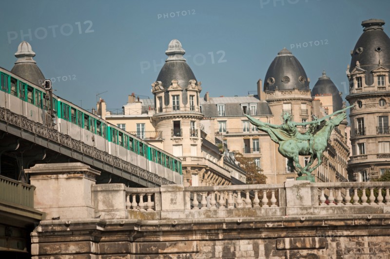 Seine, Pont De Bir Hakeim