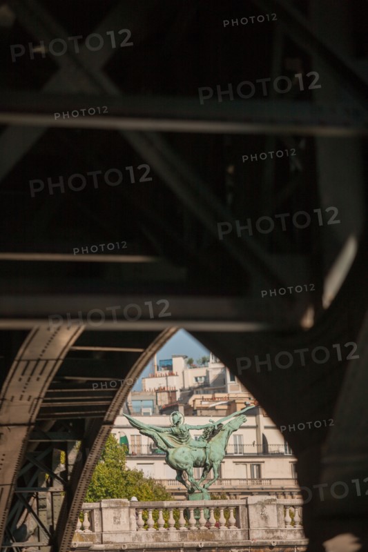 Seine, Sous Le Pont De Bir Hakeim