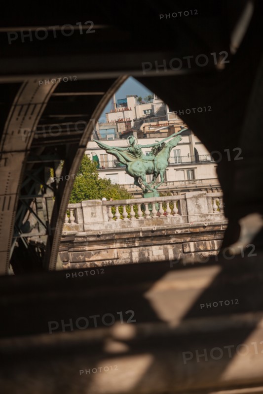 Seine, Sous Le Pont De Bir Hakeim