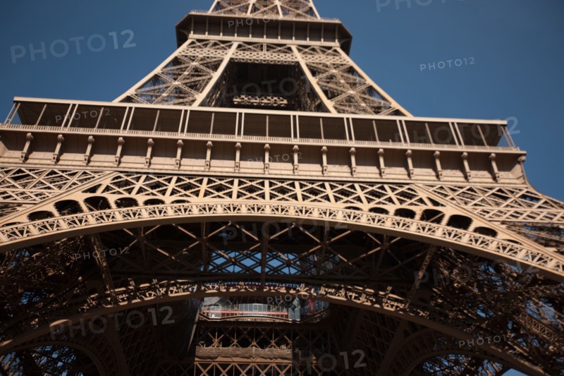Tour Eiffel, Detail Des Motifs Au Niveau Du 1er Etage