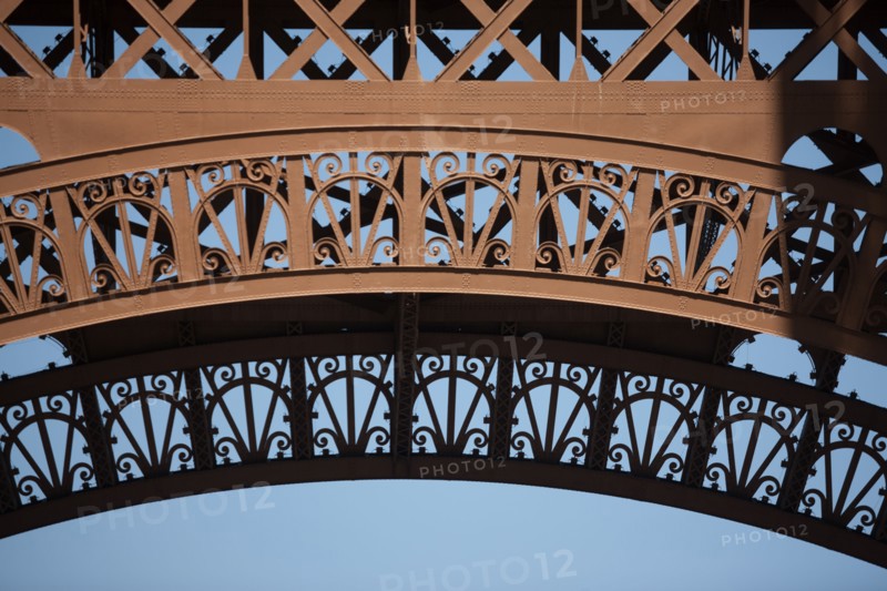 Tour Eiffel, Detail Des Motifs Au Niveau Du 1er Etage