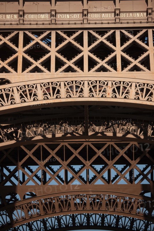 Tour Eiffel, Detail Des Motifs Au Niveau Du 1er Etage