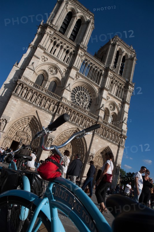 Ile de la Cité, Parvis De Notre Dame