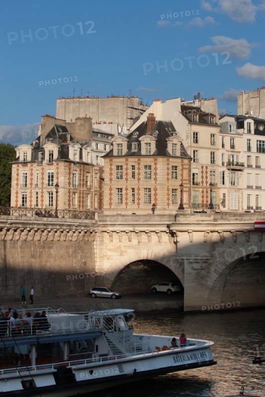 Ile De La Cite, Pavillons de la Place Dauphine donnant sur Le Pont Neuf