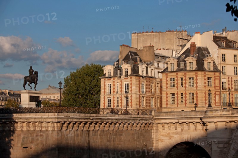 Ile De La Cite, Pavillons de la Place Dauphine donnant sur Le Pont Neuf