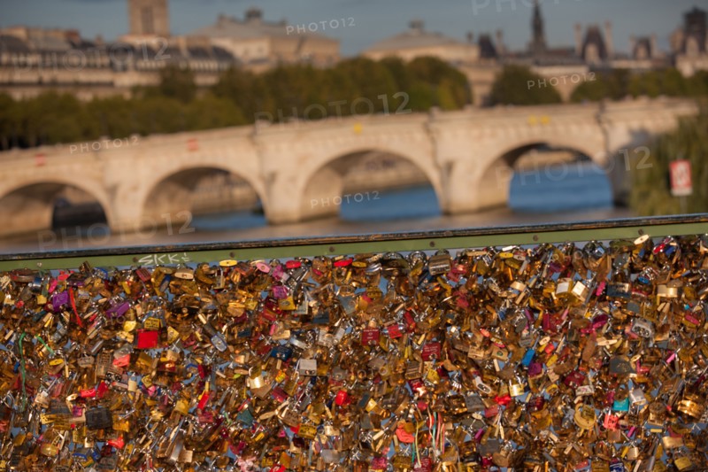 Pont Des Arts, Love Padlocks