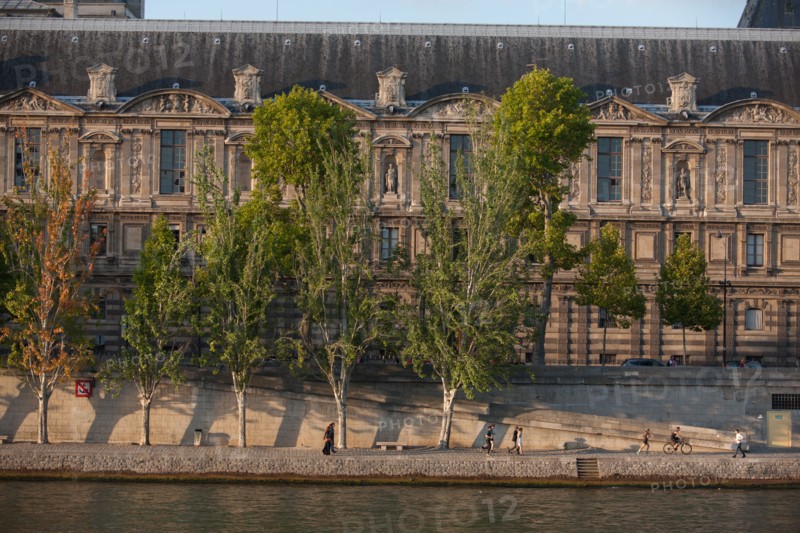 Pont Des Arts, Musée du Louvre