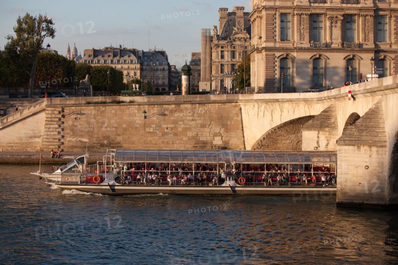Pont du Carrousel Et Pavillon De Flore Du Musée du Louvre,
