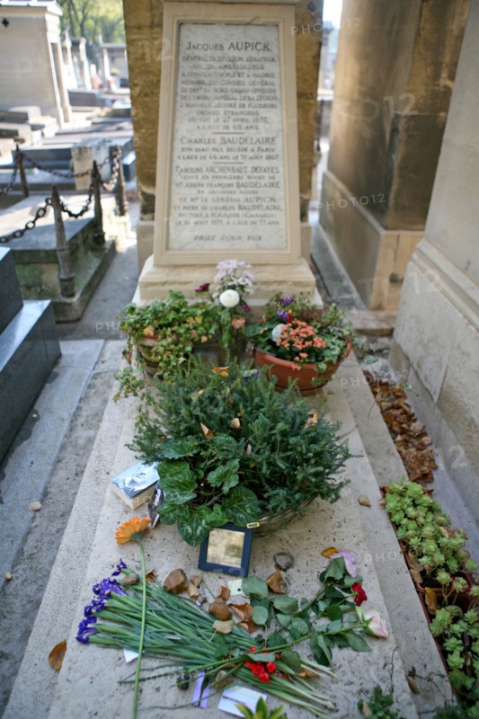 Tombe de Baudelaire au Cimetière du Montparnasse à Paris
