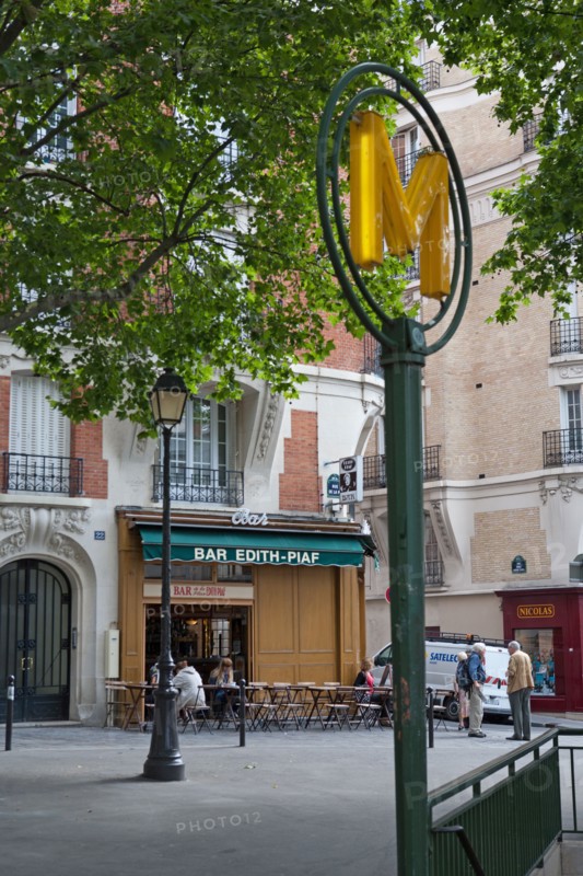 Porte de Bagnolet, Place Edith Piaf