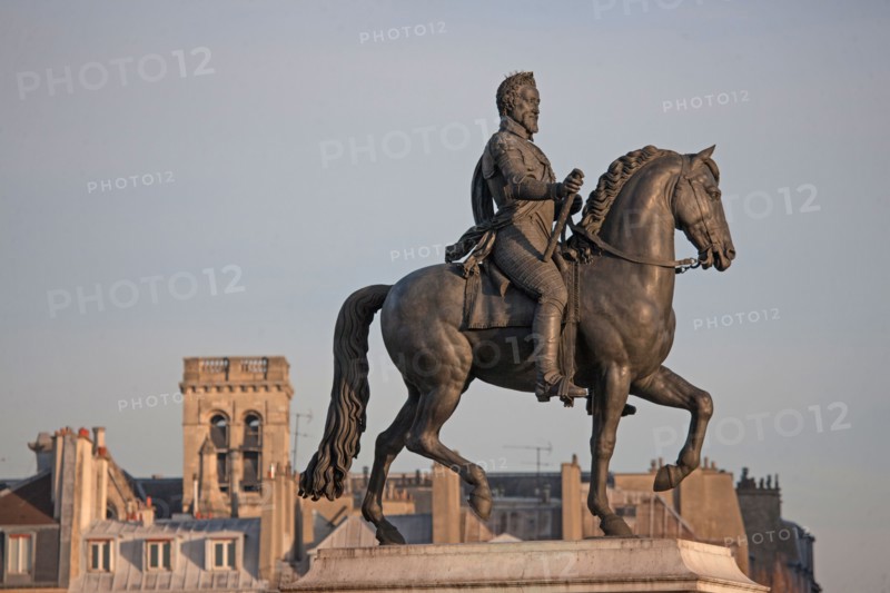Pont Neuf, Statue d'Henri IV