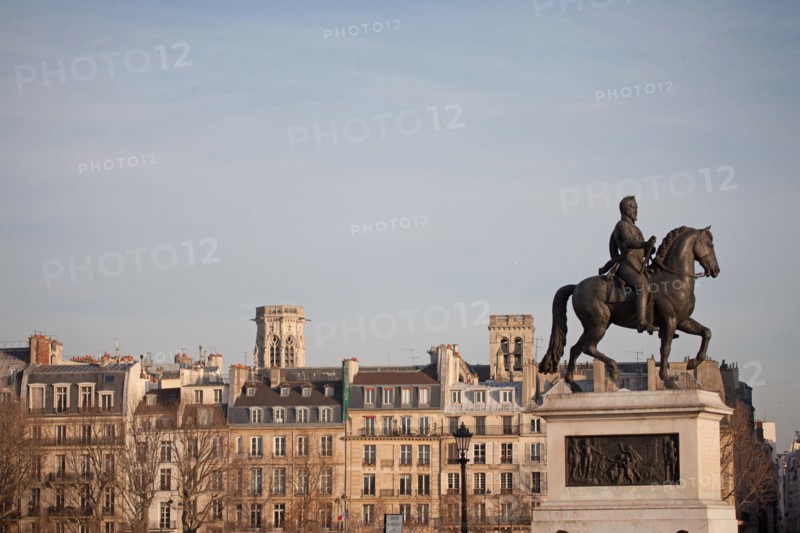 Pont Neuf, Statue d'Henri IV