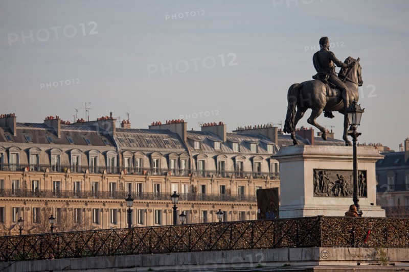 Pont Neuf, Statue d'Henri IV