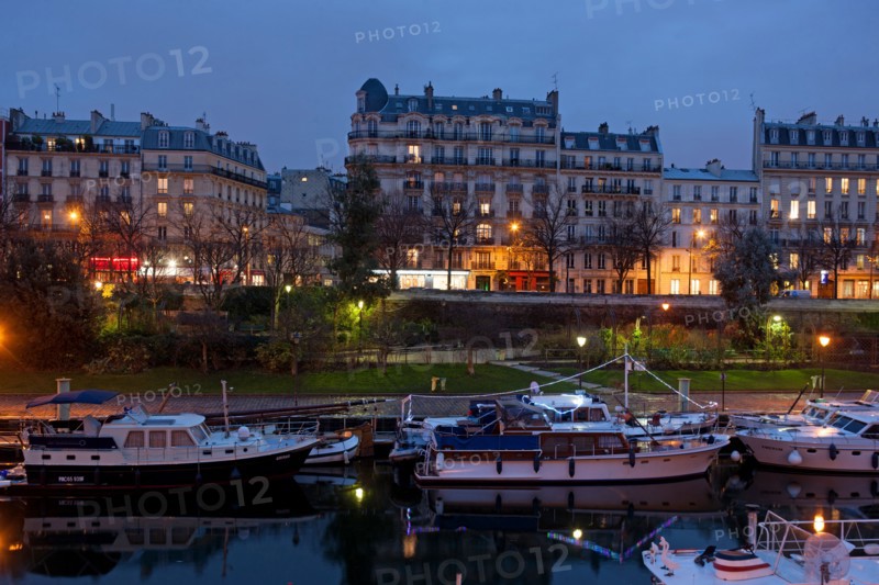 Place De La Bastille, Bassin et Port de l'Arsenal