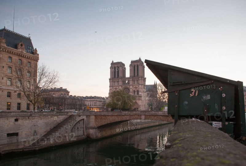 Quai de Montebello, La Seine et Notre Dame