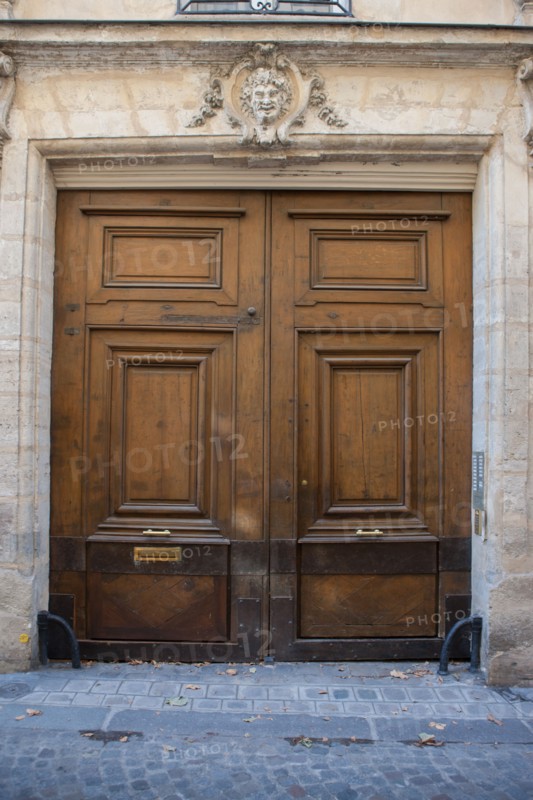 4 rue Ferou, Porte en bois