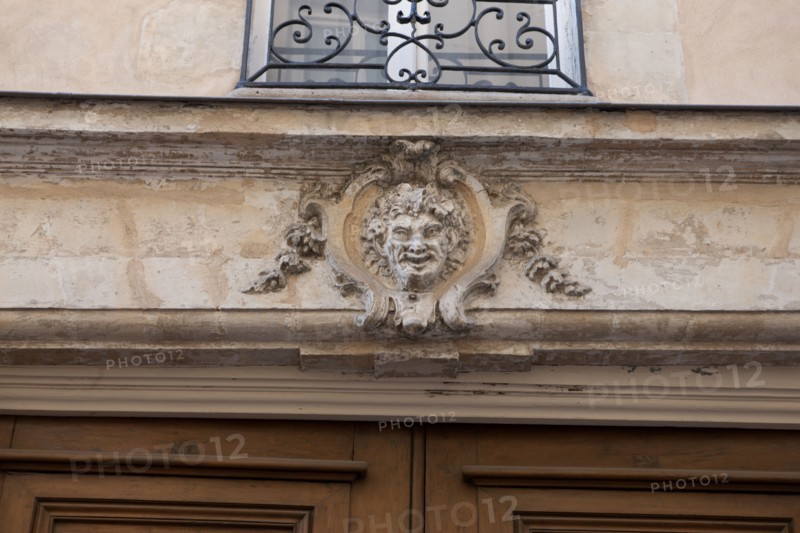 4 rue Ferou, Porte en bois