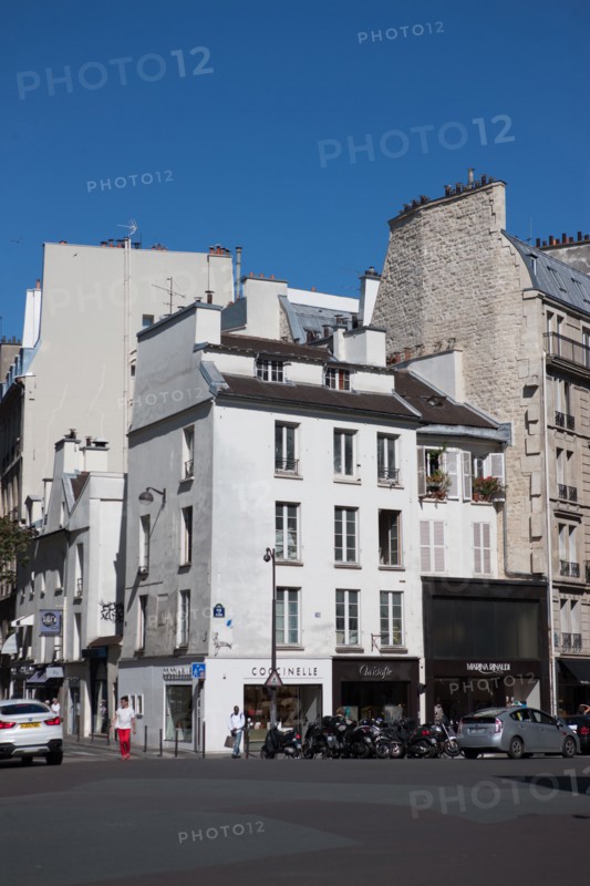 Angle rue de Grenelle et rue Du Cherche Midi, Carrefour