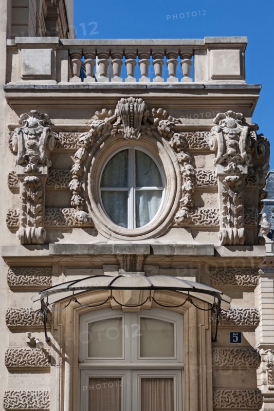 Building in the 8th arr. of Paris