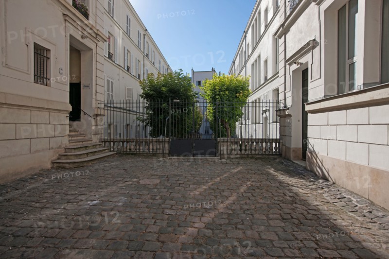 8e Arrondissement, 1Rue Lord Byron