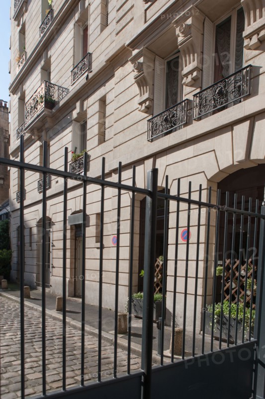 17 rue Campagne Première, Grille Et Cour